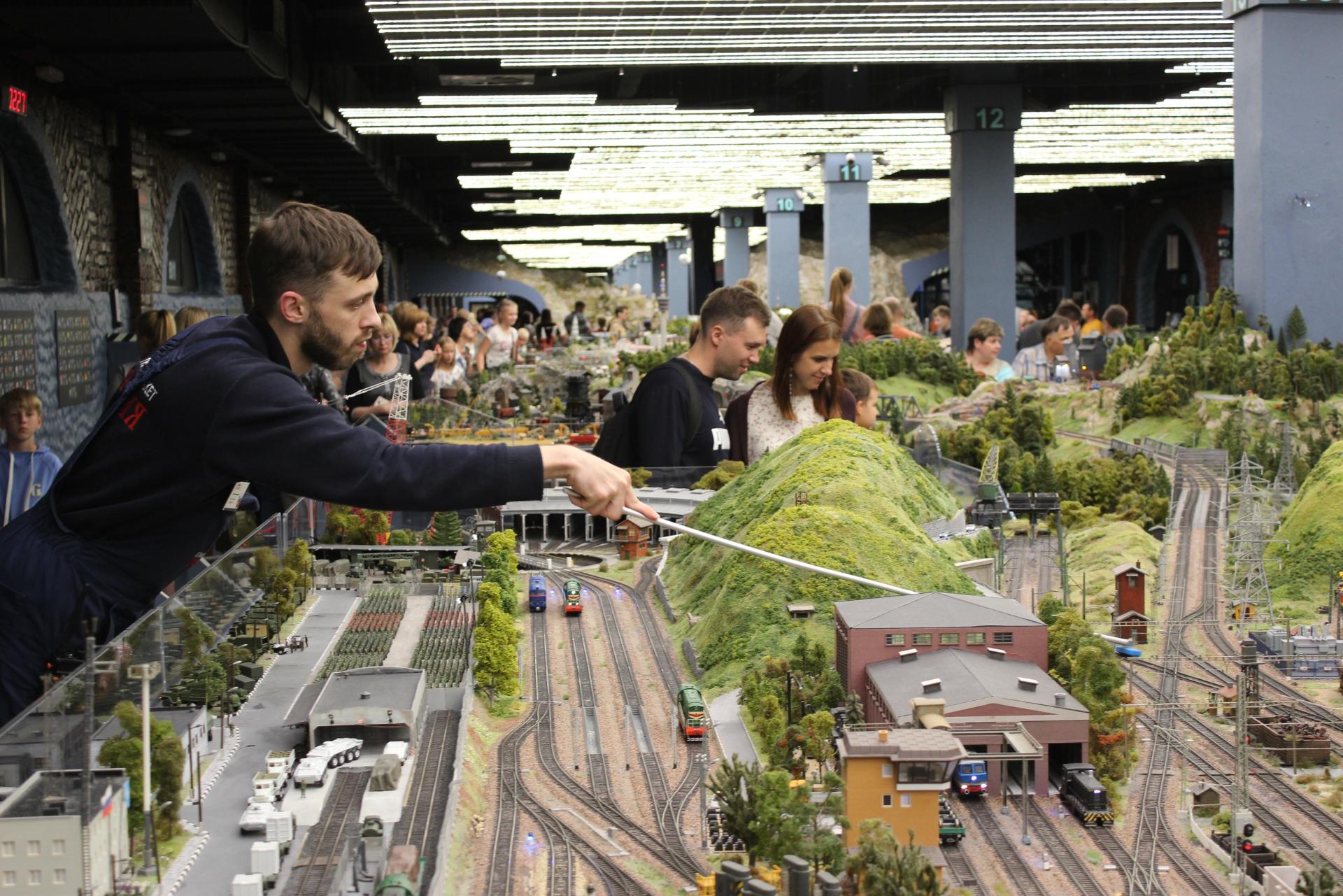 Railway and automobile traffic
